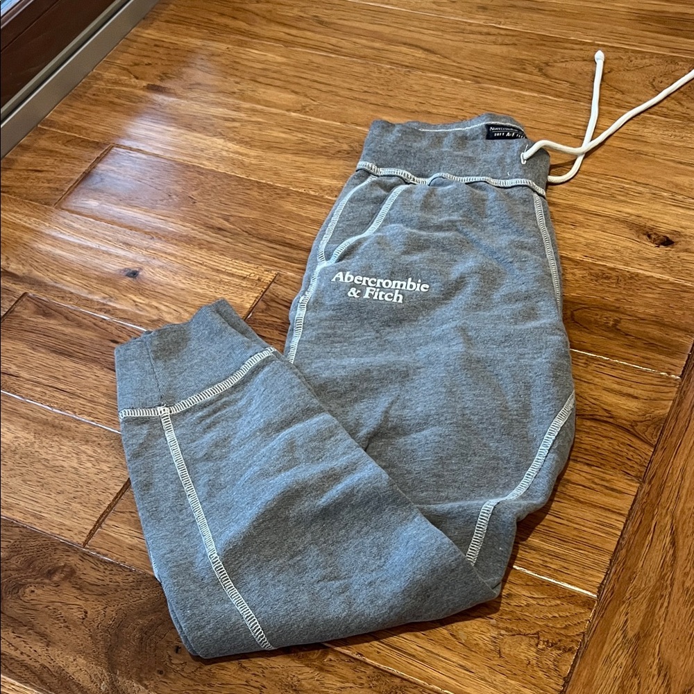 Abercrombie & Fitch Gray women’s Joggers XS